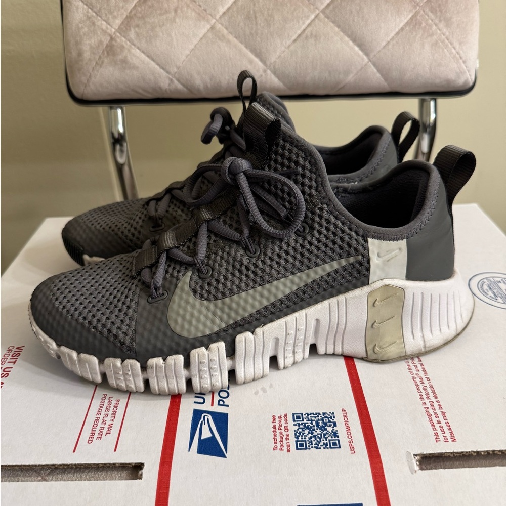 Nike Free Metcon 3 men’s gray and white Sneakers